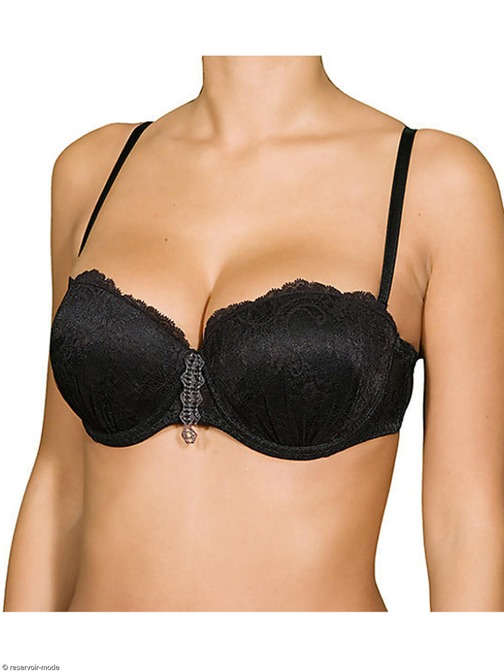 Équivalences et correspondances des tailles internationales de soutien-gorges 8 femmes sur 10 ne portent pas la bonne taille de soutien-gorge et beaucoup optent pour la même taille depuis le début de leur vie de femme Or, la poitrine change au gré des années, des grossesses Pour bien faire, il faudrait remesurer son tour de poitrine tous .