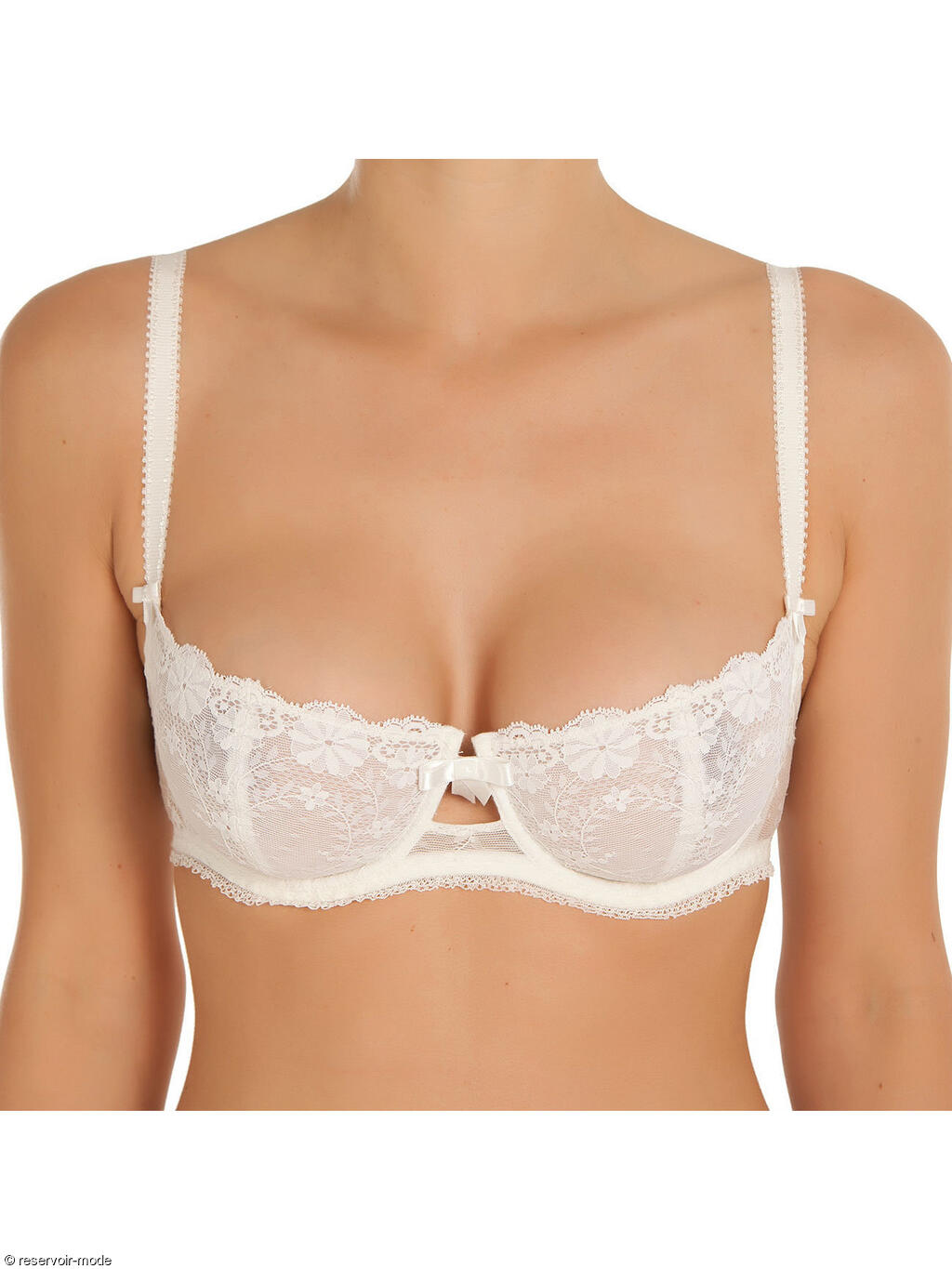 Soutiens gorge balconnet Ce modèle à balconnet offre une forme arrondie à votre décolleté grâce à ses bonnets semi-couvrants et dessine joliment le galbe de votre poitrine. Le soutien-gorge corbeille est produit du Portugal en passant par Paris, et demeure incontournable dans le monde entier.